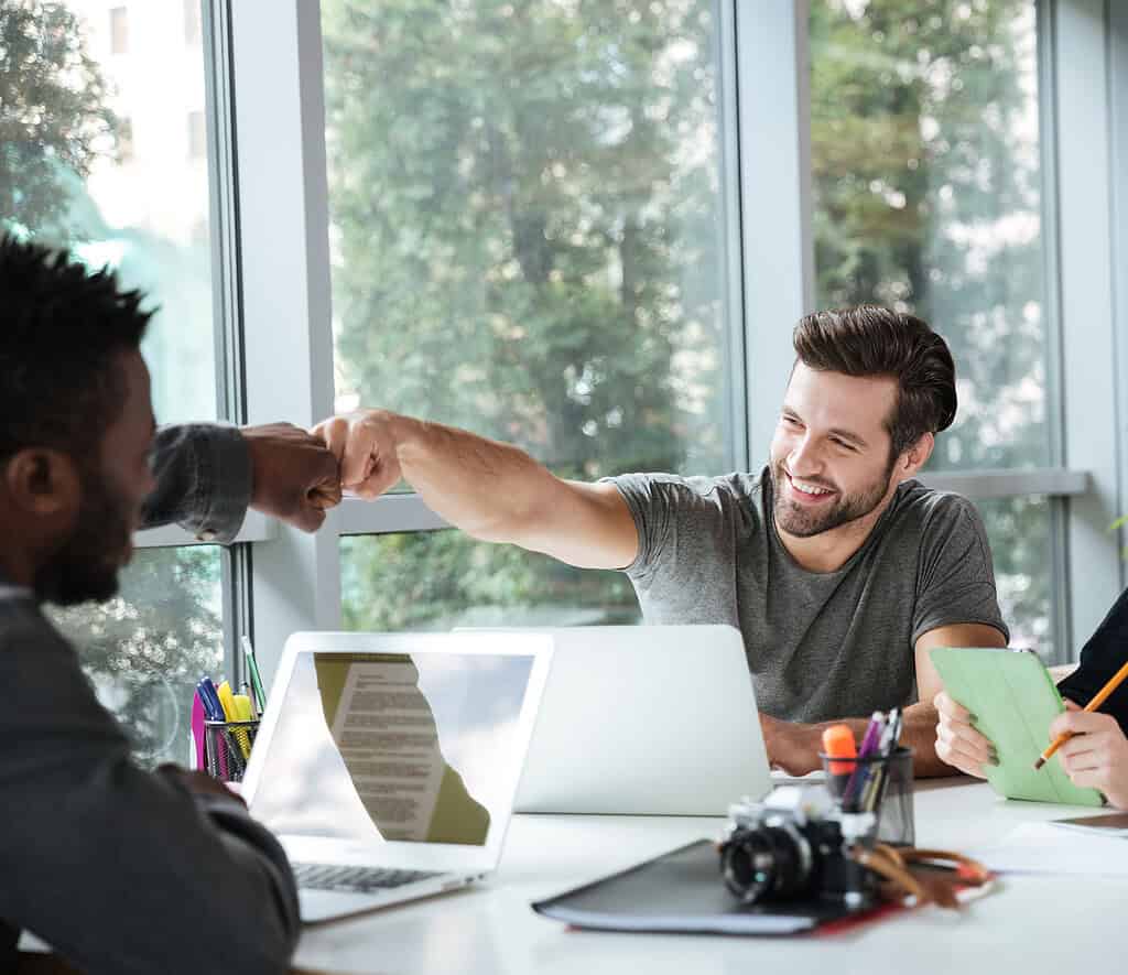 Consulenti LORAN al lavoro su un progetto di finanza agevolata